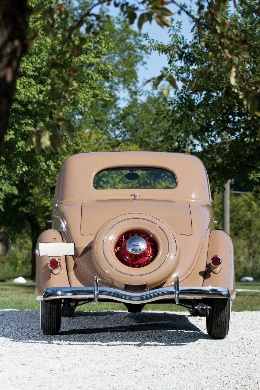  Ford DeLuxe 3-Window Coupe 1935 года  (фото 10 из 50)